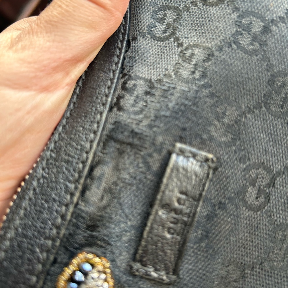 Gucci Black Monogram Bag with Embellished Bee - Picture 15 of 15